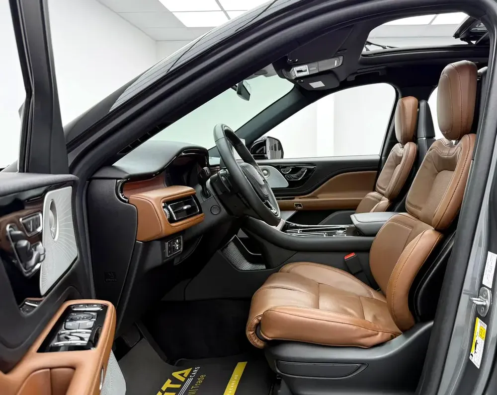 2023 Lincoln Aviator Reserve, 2028 Lincoln Warranty + Service Pack, 7 Seater, Fully Loaded, GCC - Image 8