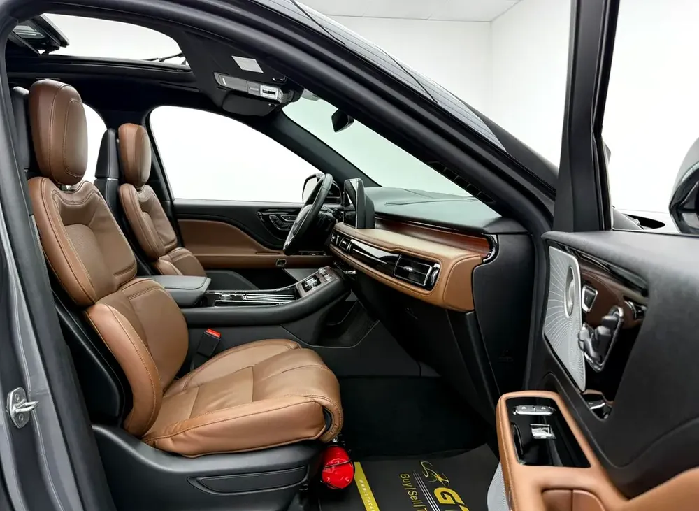 2023 Lincoln Aviator Reserve, 2028 Lincoln Warranty + Service Pack, 7 Seater, Fully Loaded, GCC - Image 9