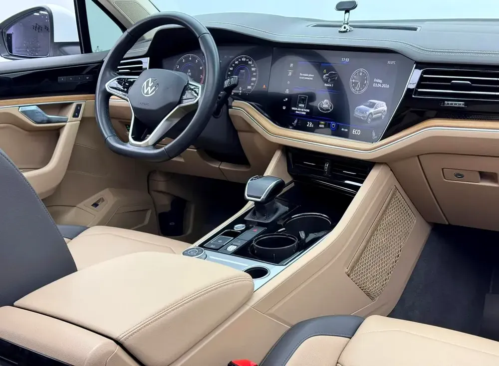 2023 Volkswagen Touareg highline Plus, 2029 VW Warranty + Service Pack, Full VW Service History, GCC - Image 11