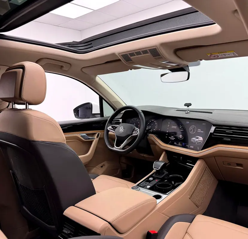2023 Volkswagen Touareg highline Plus, 2029 VW Warranty + Service Pack, Full VW Service History, GCC - Image 12