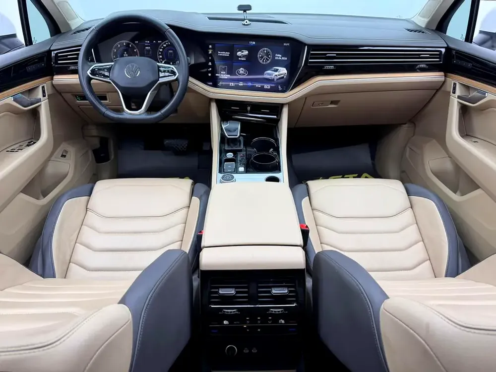 2023 Volkswagen Touareg highline Plus, 2029 VW Warranty + Service Pack, Full VW Service History, GCC - Image 13