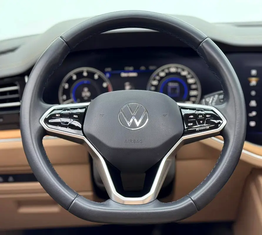 2023 Volkswagen Touareg highline Plus, 2029 VW Warranty + Service Pack, Full VW Service History, GCC - Image 15