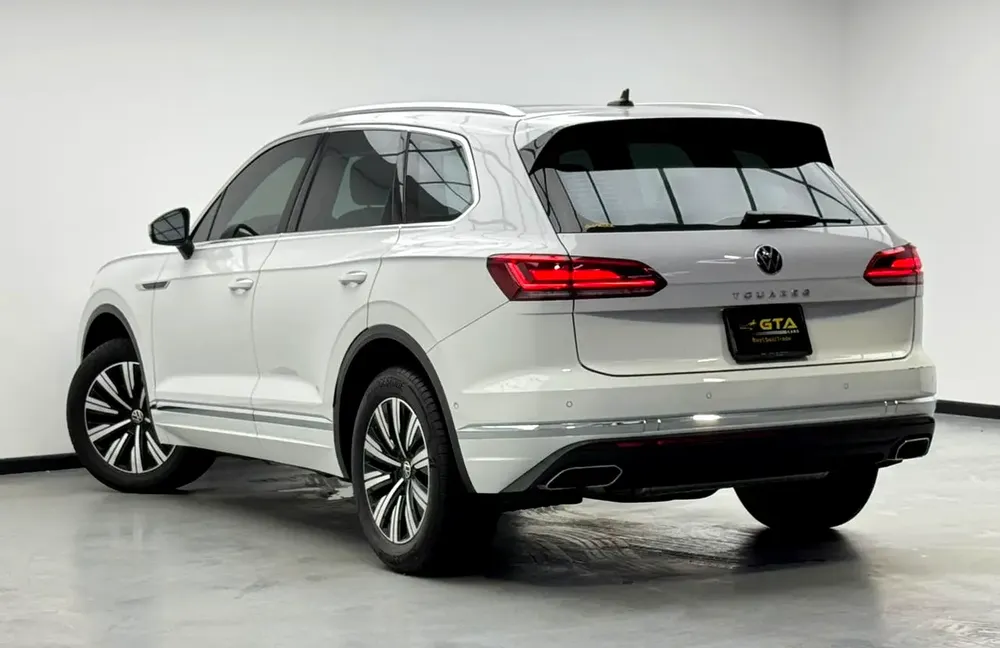 2023 Volkswagen Touareg highline Plus, 2029 VW Warranty + Service Pack, Full VW Service History, GCC - Image 6