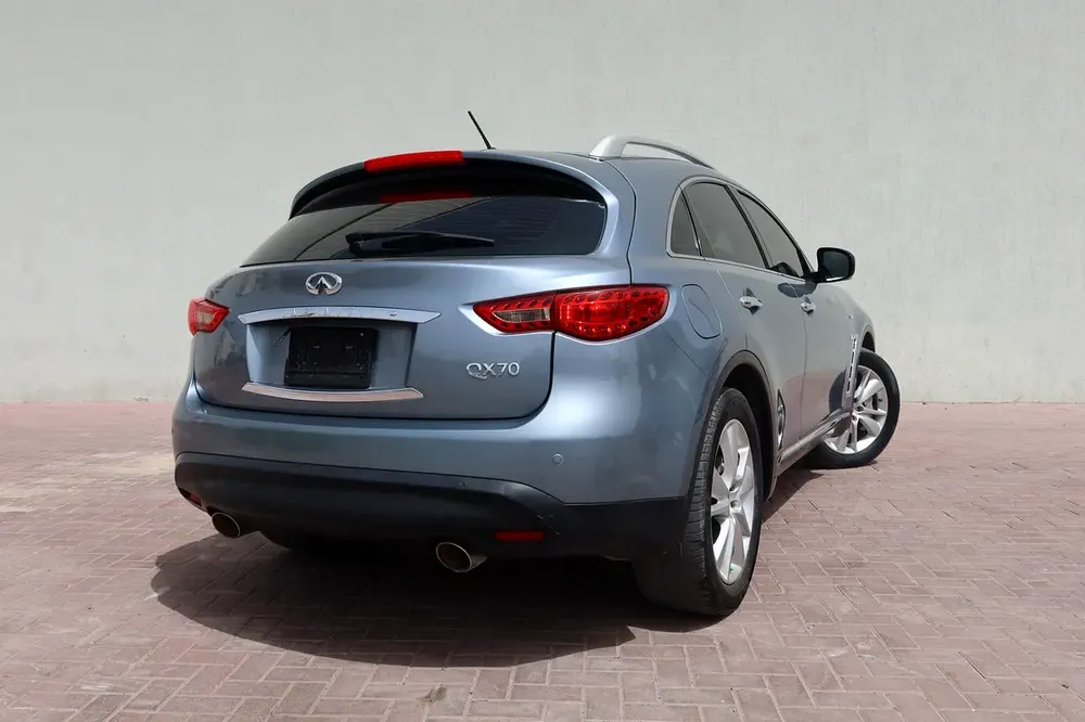 Infiniti QX70 - Luxury - 2017 GCC Specs - Well Maintained - Image 10