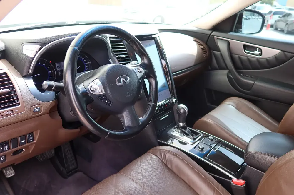 Infiniti QX70 - Luxury - 2017 GCC Specs - Well Maintained - Image 11