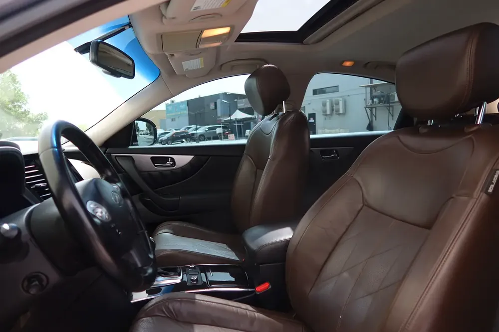 Infiniti QX70 - Luxury - 2017 GCC Specs - Well Maintained - Image 12