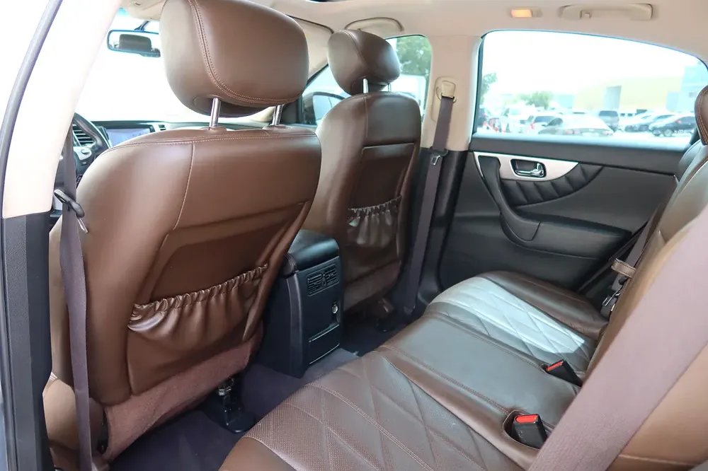 Infiniti QX70 - Luxury - 2017 GCC Specs - Well Maintained - Image 13