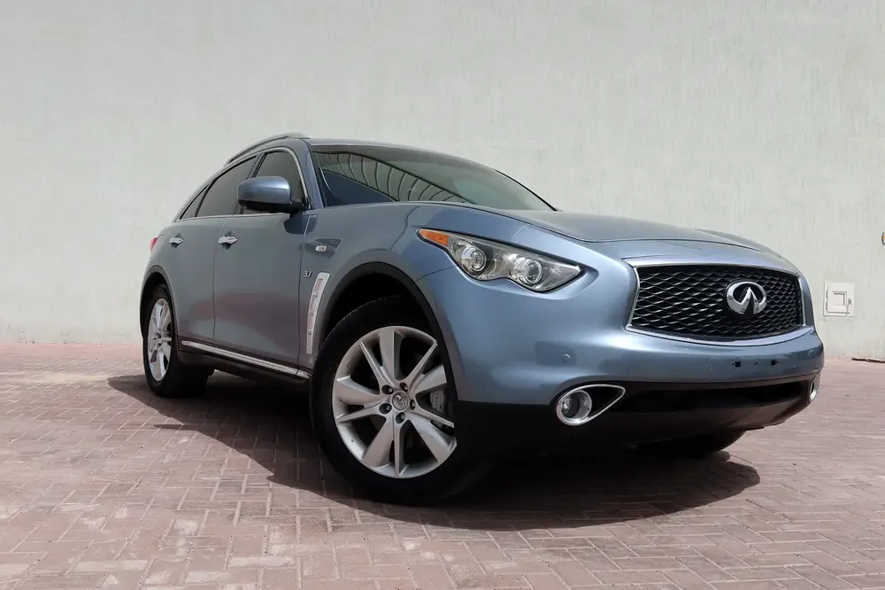 Infiniti QX70 - Luxury - 2017 GCC Specs - Well Maintained - Image 4