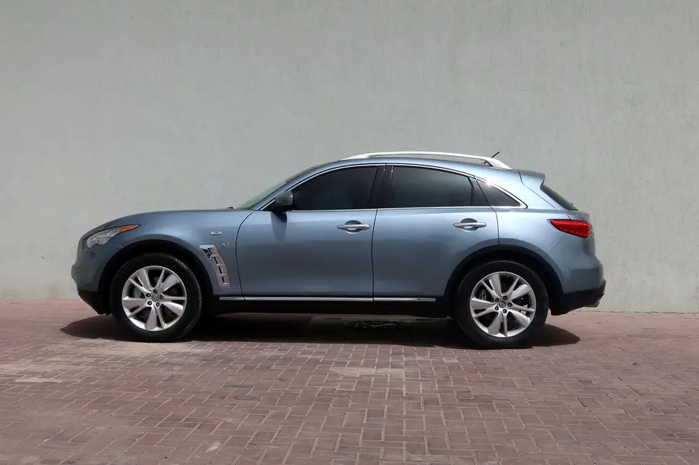 Infiniti QX70 - Luxury - 2017 GCC Specs - Well Maintained - Image 5