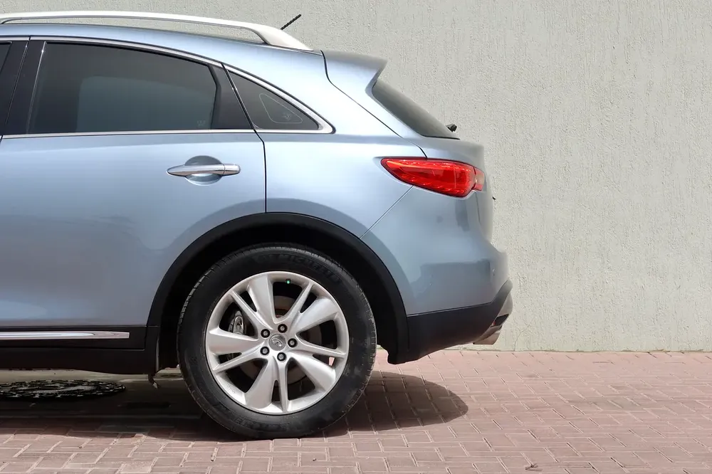 Infiniti QX70 - Luxury - 2017 GCC Specs - Well Maintained - Image 7
