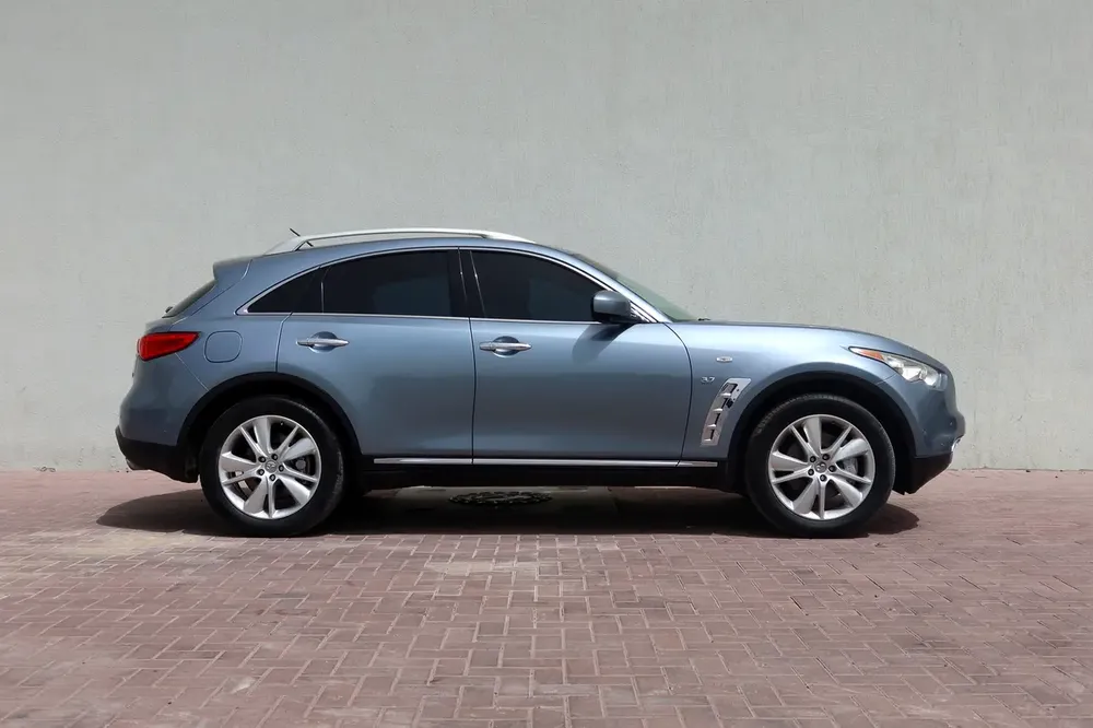 Infiniti QX70 - Luxury - 2017 GCC Specs - Well Maintained - Image 8