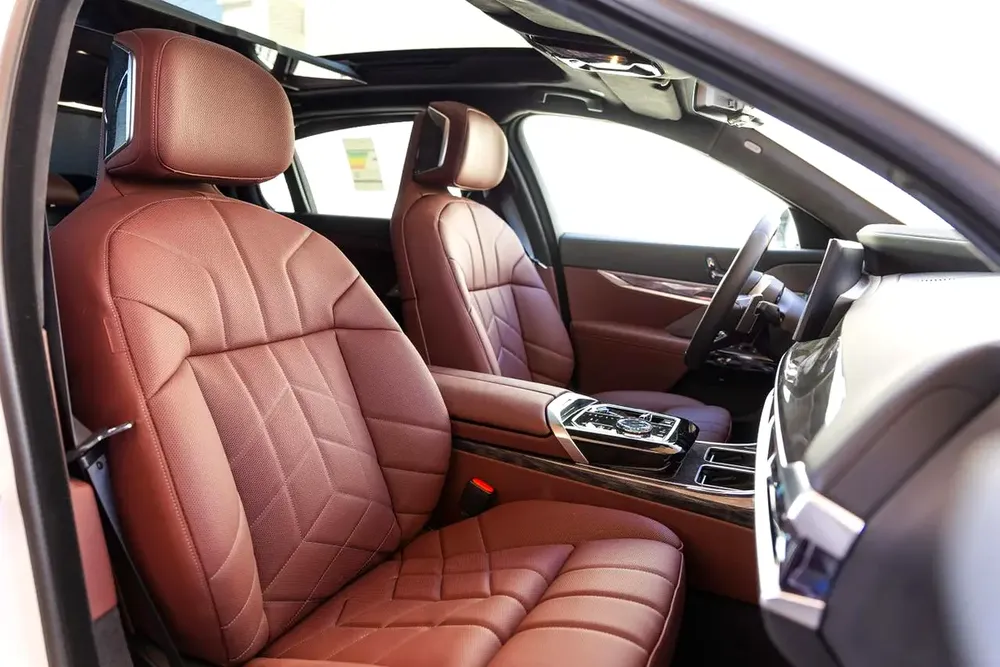 BMW 740i M Sport Individual – 2026 | GCC | Only 2,213 KM | AED 449,000 - Image 12