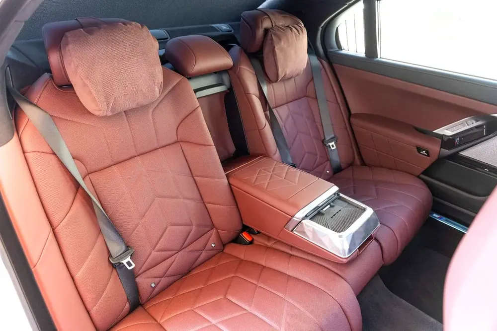 BMW 740i M Sport Individual – 2026 | GCC | Only 2,213 KM | AED 449,000 - Image 13