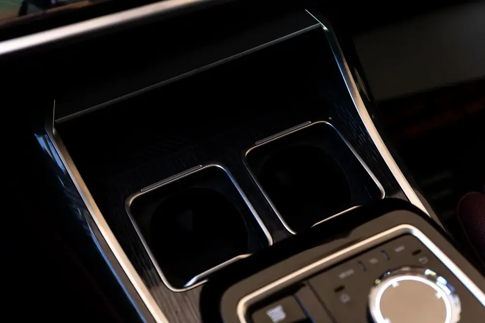 BMW 740i M Sport Individual – 2026 | GCC | Only 2,213 KM | AED 449,000 - Image 9