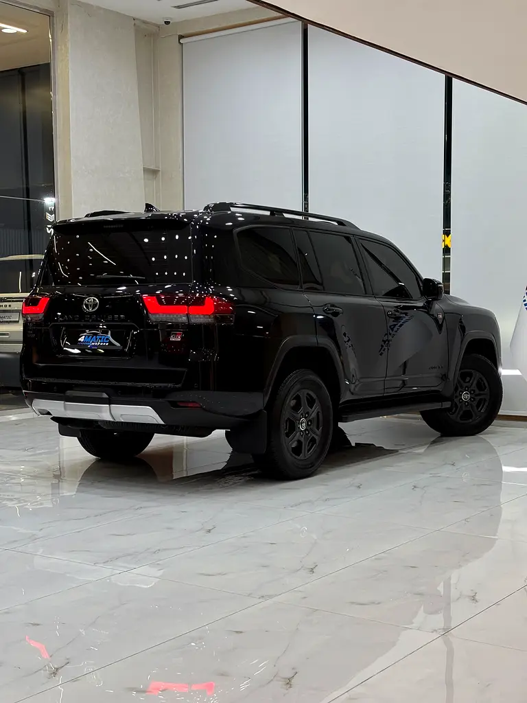 Toyota Land Cruiser GR Sport - Image 11