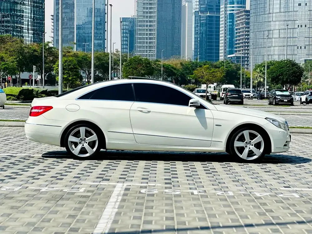 Mercedes-Benz E200 2012 | GCC specs | Great condition - Image 5