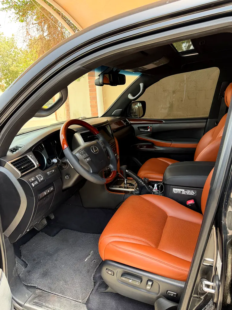 Lexus LX 570 Super Charged 2013 |  GCC Specs | Pristine Condition - Image 4