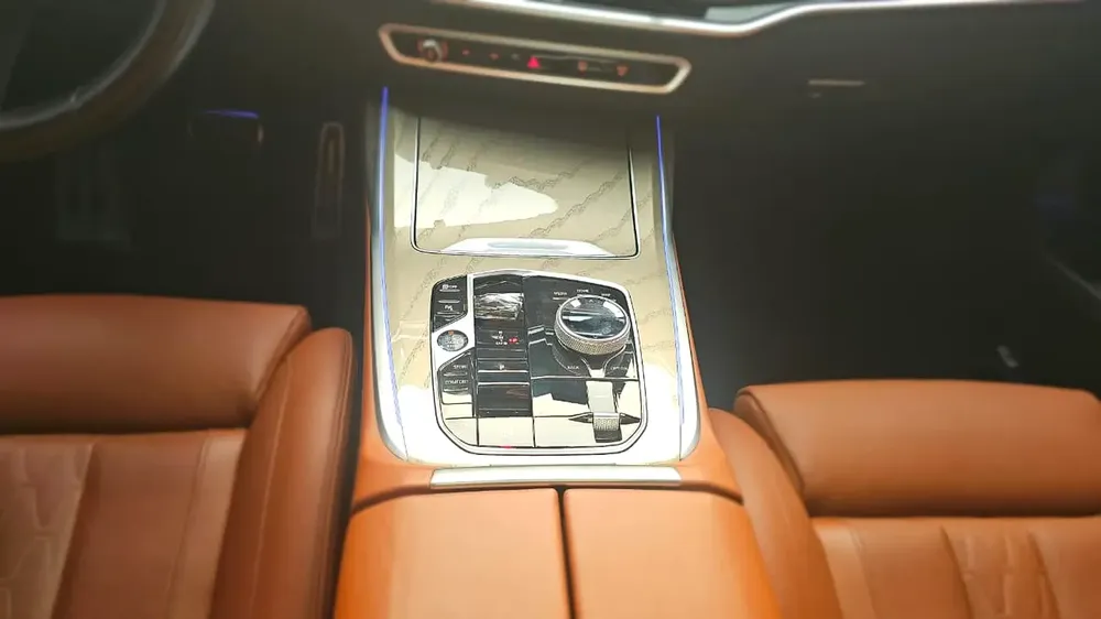2024 BMW X7 xDrive40i M Sport | GCC Specs | Like New - Image 19