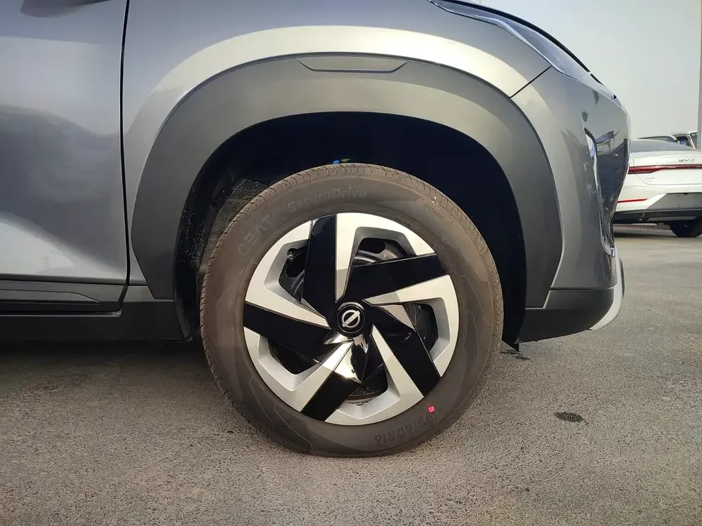 Nissan Magnite SL 2025 - Compact SUV - Brand New - Image 9