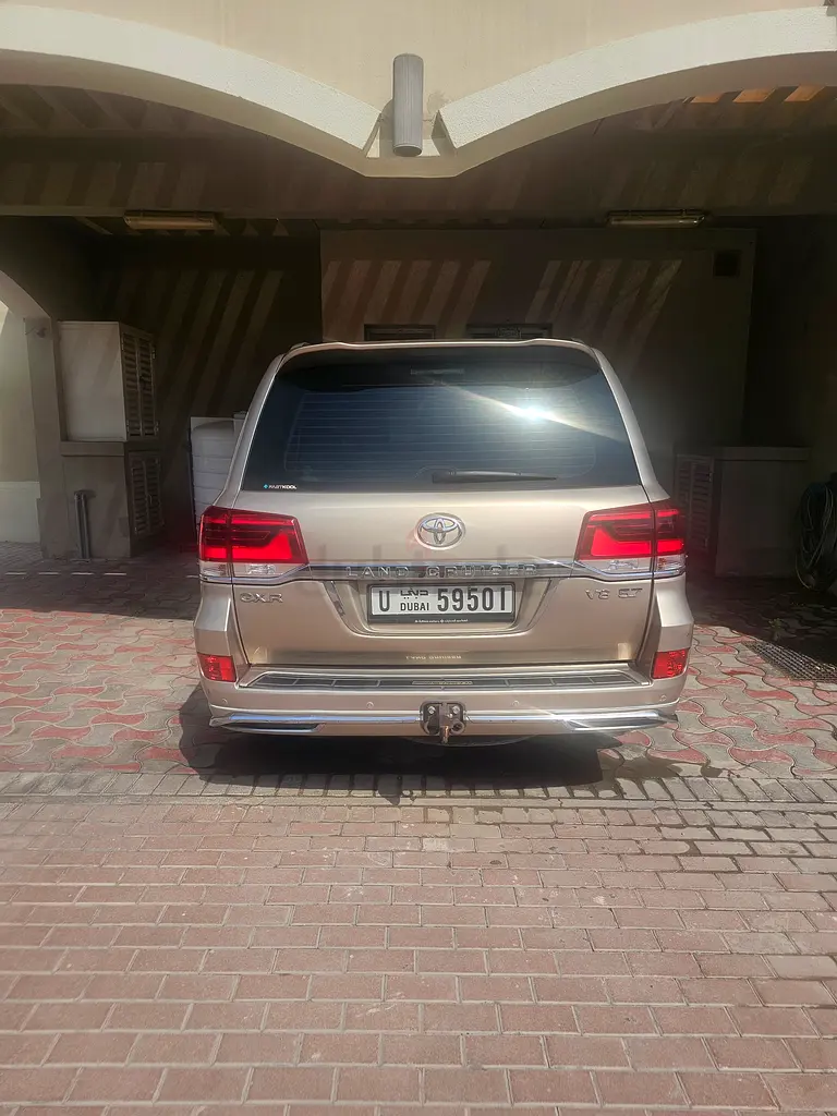 Toyota Land Cruiser GXR 2018 | GCC Specs | V8 | Pristine Condition - Image 7