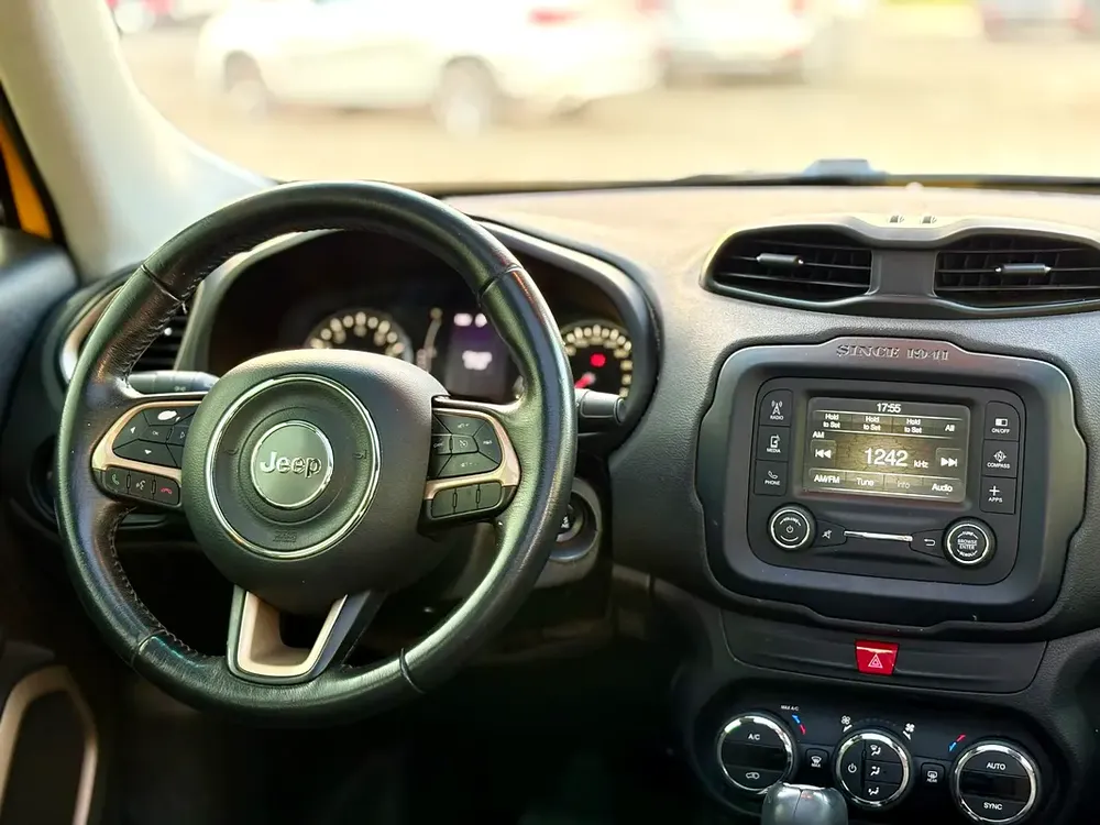 Jeep Renegade Longitude 2017, GCC Specs , Lady Driven , Agency Maintained, 2 Keys , Direct owner - Image 11