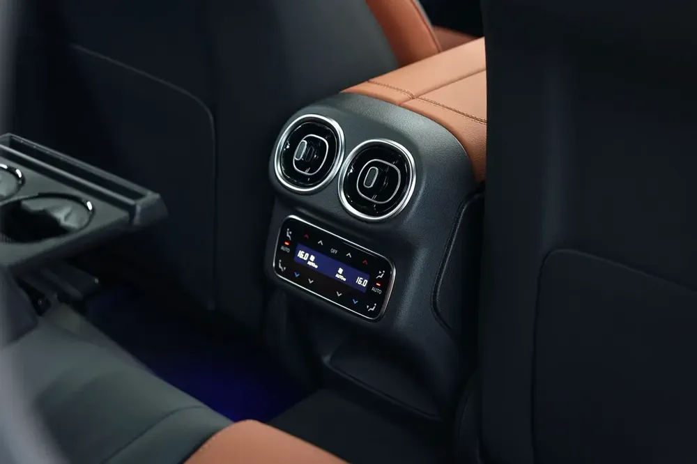 Mercedes-Benz GLC 200 Coupe 2026 - GCC Specs - Brand New - Image 18
