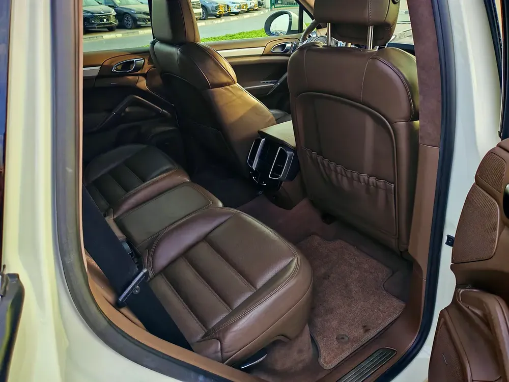 PORSCHE CAYENNE TURBO JAPAN IMPORTED - Image 13