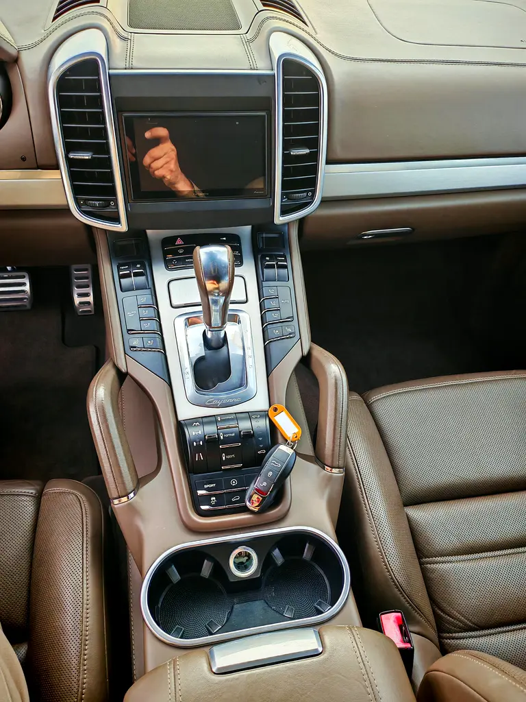 PORSCHE CAYENNE TURBO JAPAN IMPORTED - Image 15