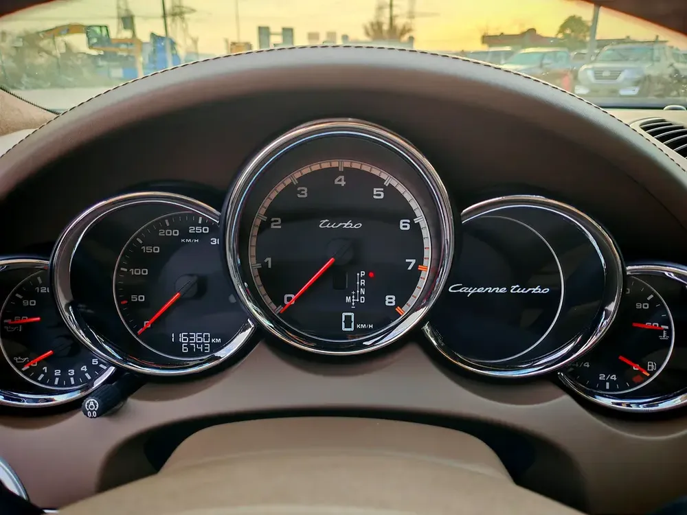 PORSCHE CAYENNE TURBO JAPAN IMPORTED - Image 20