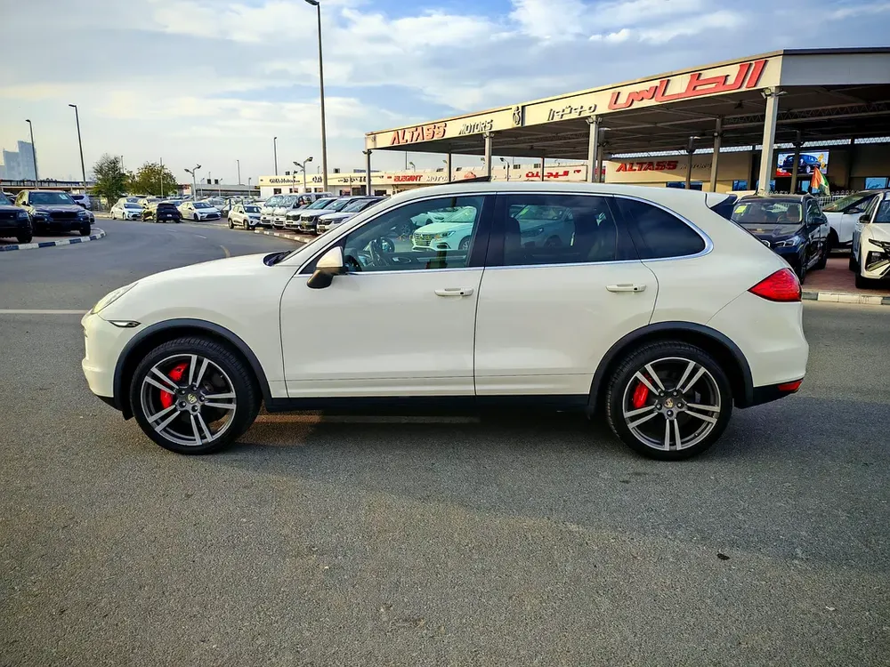 PORSCHE CAYENNE TURBO JAPAN IMPORTED - Image 4