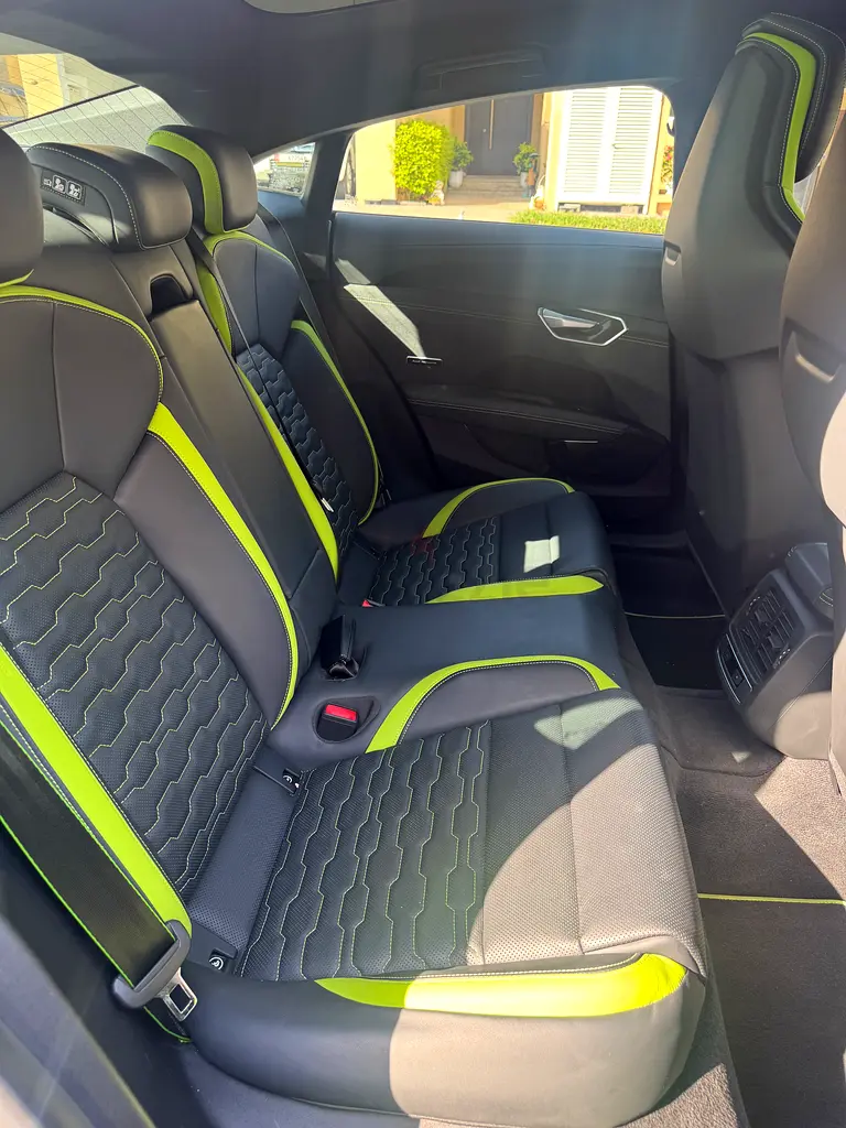 2023 Audi e-tron GT quattro - GCC Specs - Warranty till 2033 - Image 6