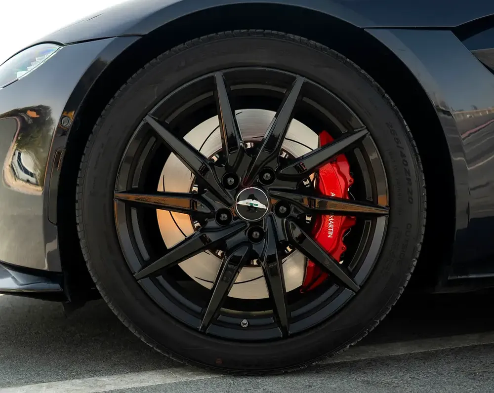 Aston Martin Vantage V8 - 2020 - GCC/Other Spec - Stunning Condition! - Image 13