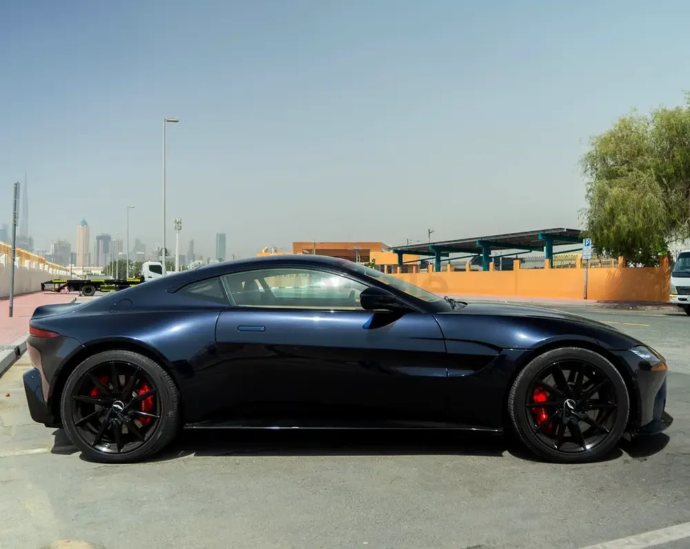 Aston Martin Vantage V8 - 2020 - GCC/Other Spec - Stunning Condition! - Image 4