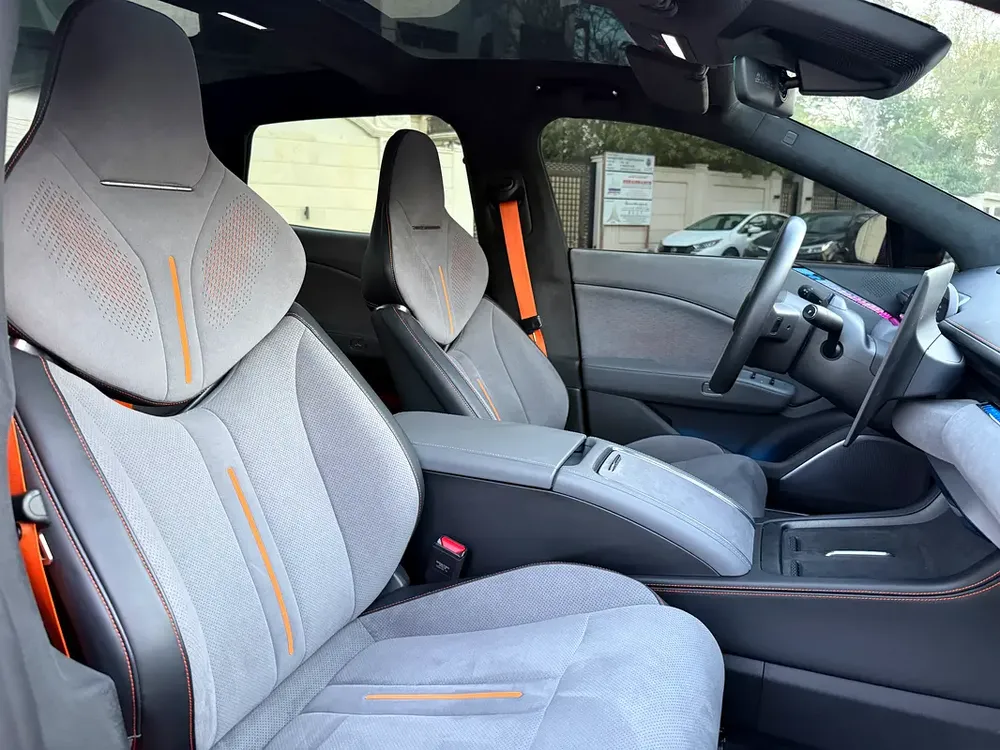 ZEEKR OO7 PERFORMANCE PACKAGE DULL MOTOR 2024 SPECIAL CAR IN UAE ALL MUST BRAND NEW - Image 8