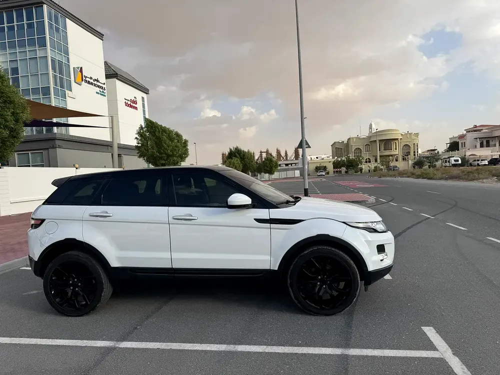 Evoque 2014 GCC in best condition 145,000 km - Image 5