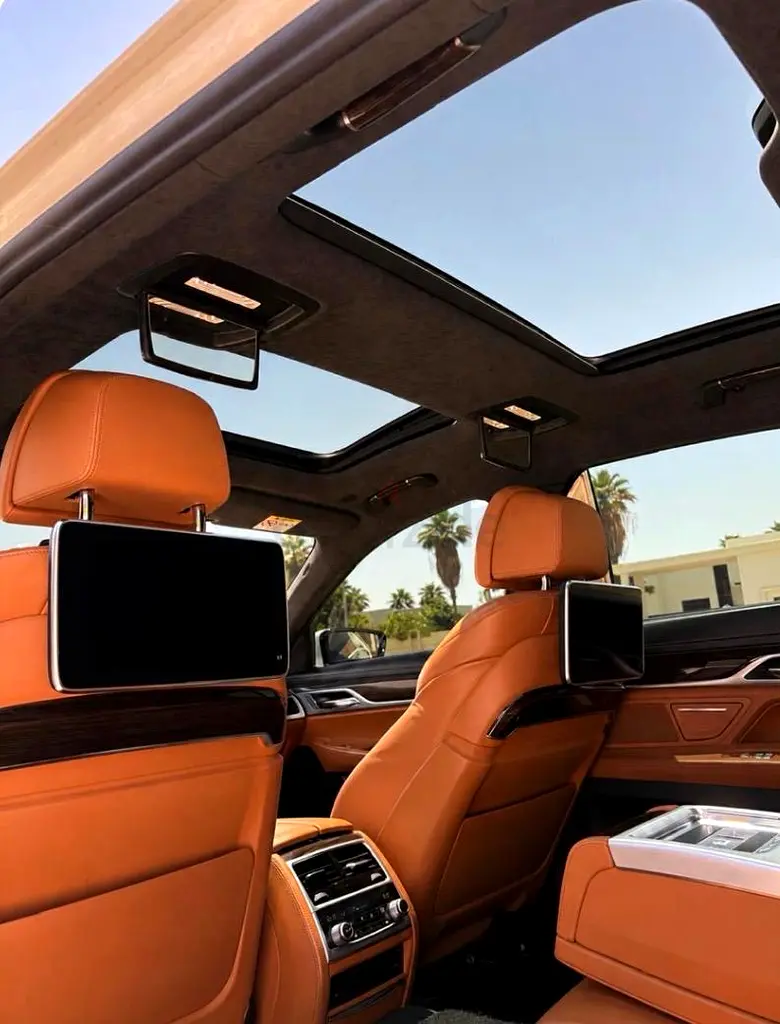 BMW 7-Series 730i 2018 | GCC Specs | Low Mileage | Luxury Sedan - Image 8