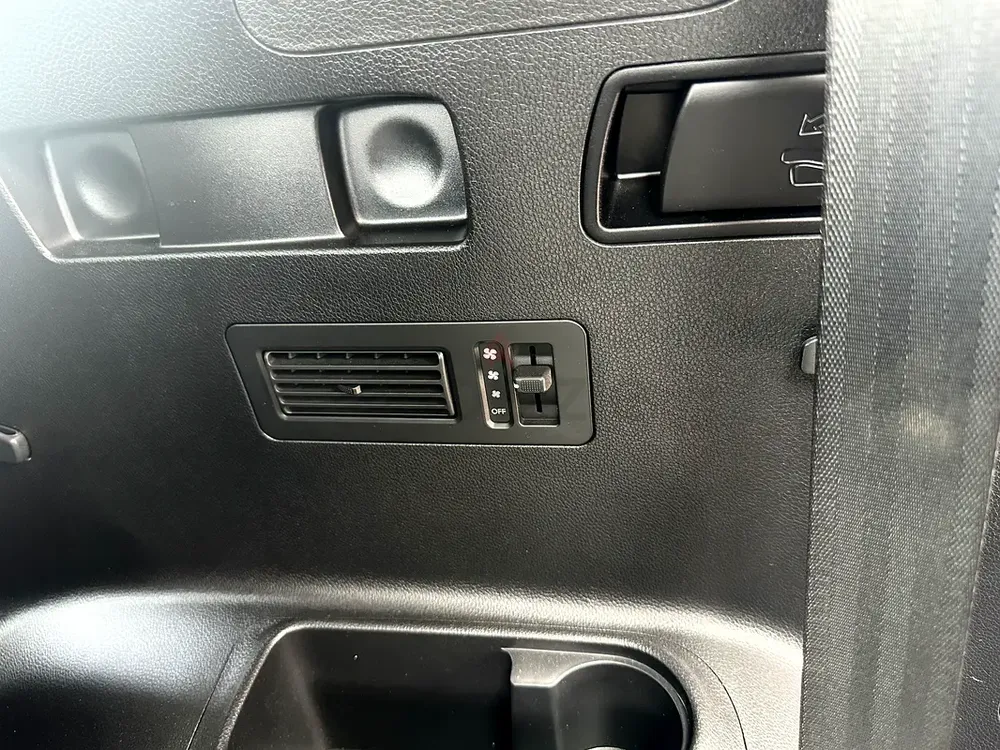 Santafe 3.3l AWD 2015 33000 km only - Image 13