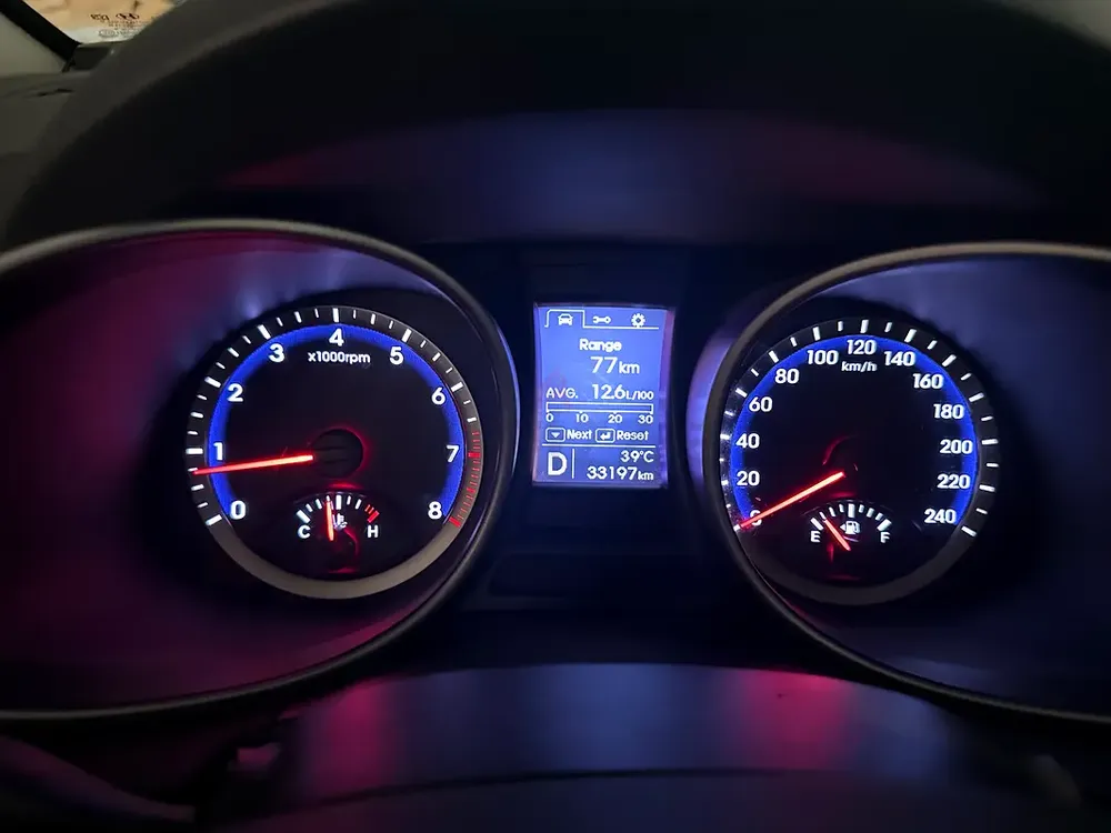 Santafe 3.3l AWD 2015 33000 km only - Image 19