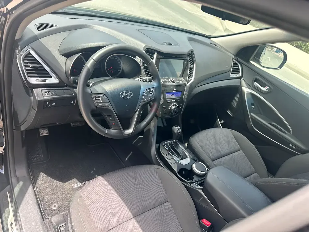Santafe 3.3l AWD 2015 33000 km only - Image 6