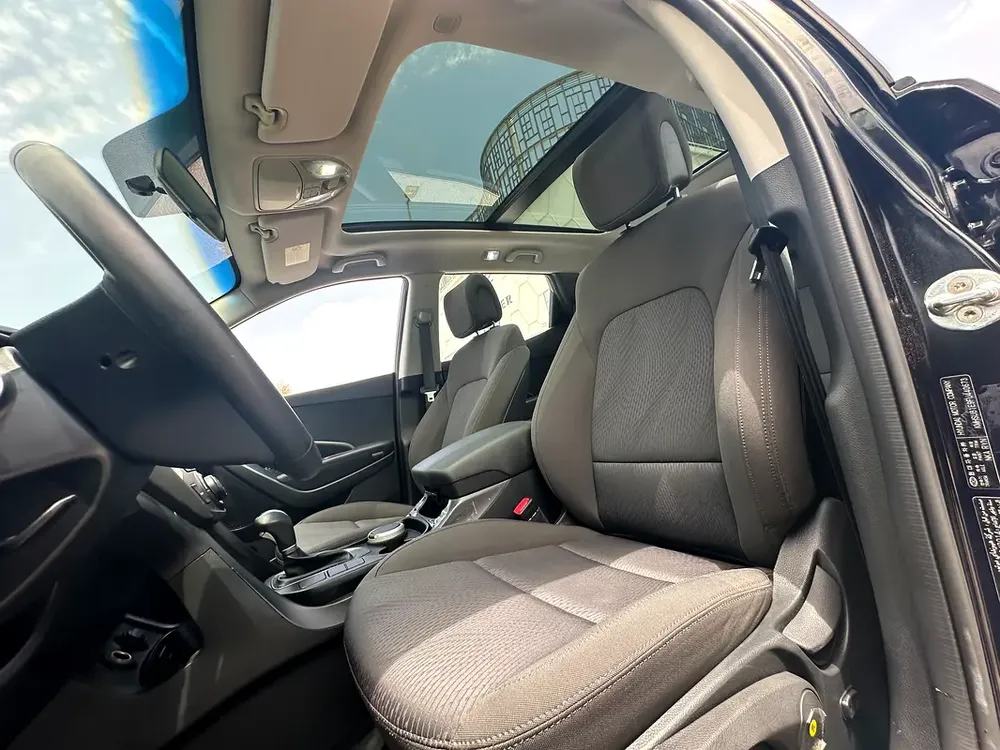 Santafe 3.3l AWD 2015 33000 km only - Image 9