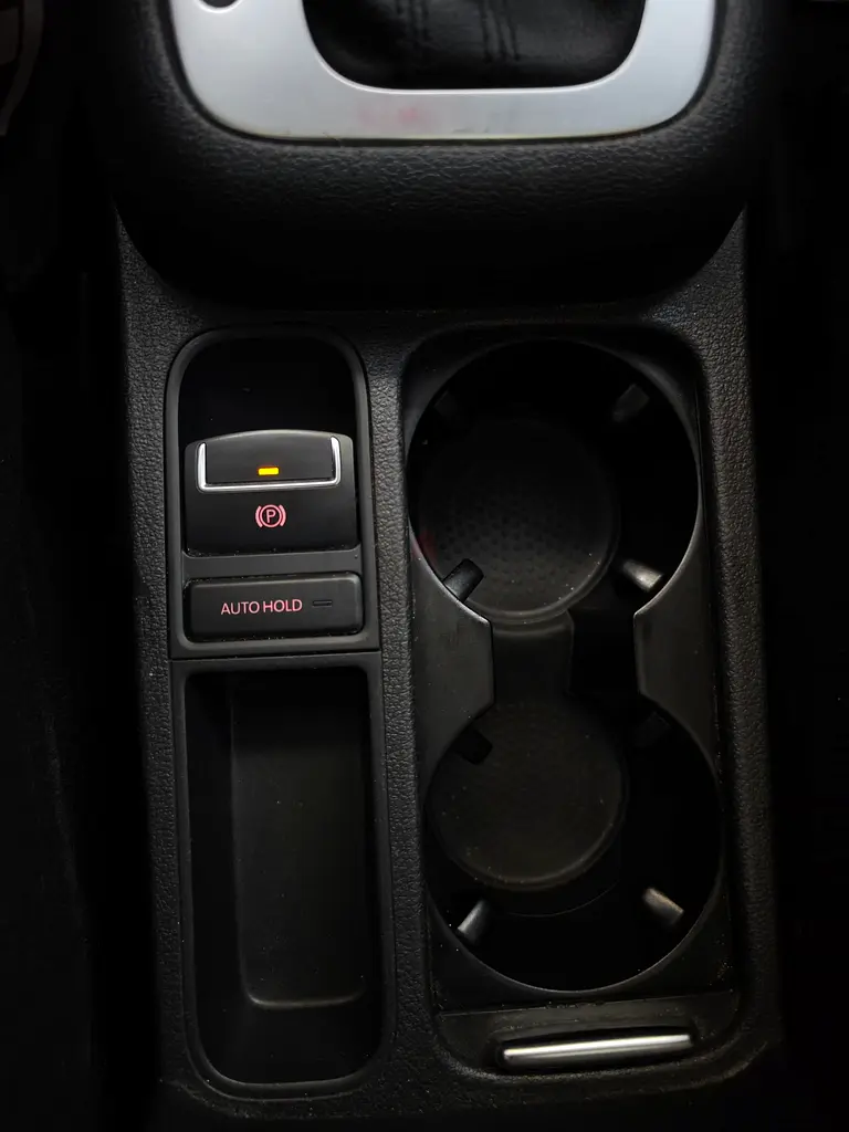 Volkswagen Tiguan TSI 4MOTION 2012 GCC Specs - Well Maintained SUV - Image 7
