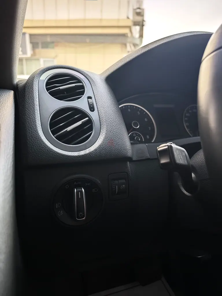Volkswagen Tiguan TSI 4MOTION 2012 GCC Specs - Well Maintained SUV - Image 8