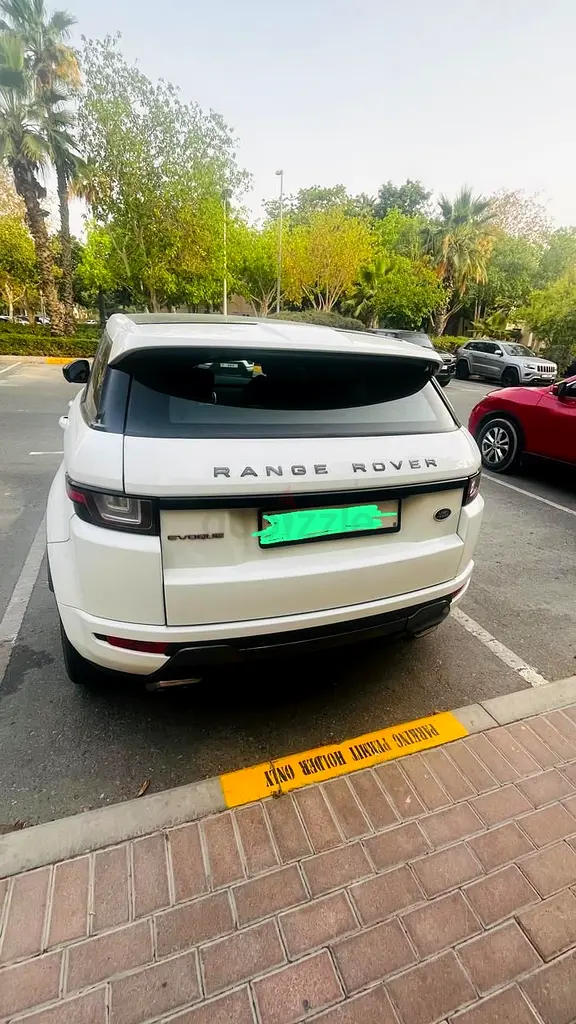 Stunning Land Rover Range Rover Evoque Dynamic HSE 2016 | GCC Specs - Image 10