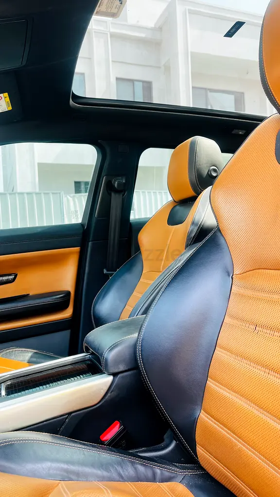 Stunning Land Rover Range Rover Evoque Dynamic HSE 2016 | GCC Specs - Image 14