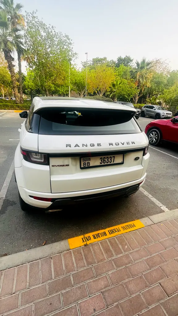 Stunning Land Rover Range Rover Evoque Dynamic HSE 2016 | GCC Specs - Image 4