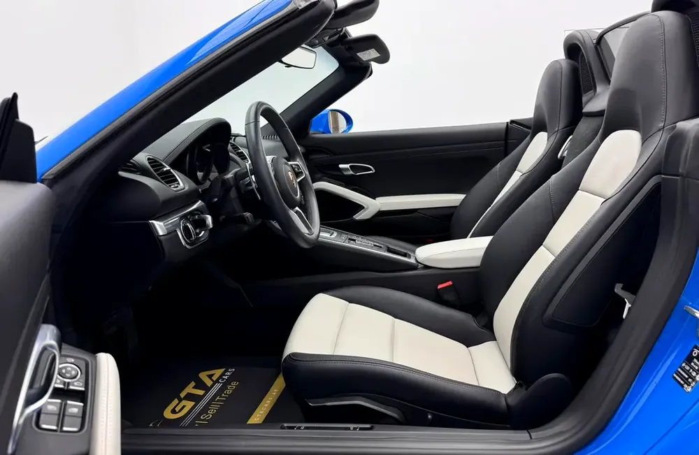 2024 Porsche 718 Boxster Convertible, June / 2026 Porsche Warranty, Excellent Condition, GCC - Image 11