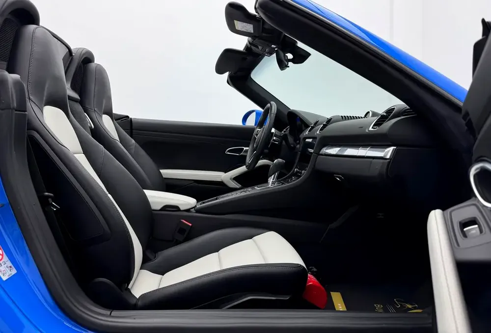2024 Porsche 718 Boxster Convertible, June / 2026 Porsche Warranty, Excellent Condition, GCC - Image 12
