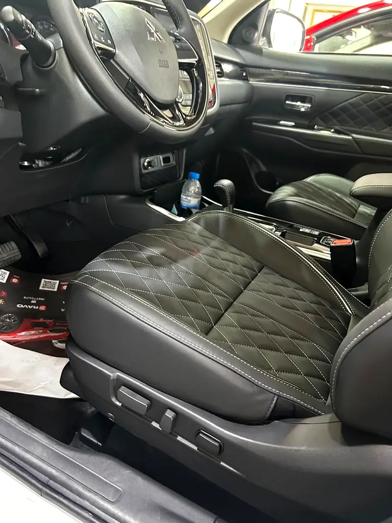 Mitsubishi Outlander Premium - Image 10