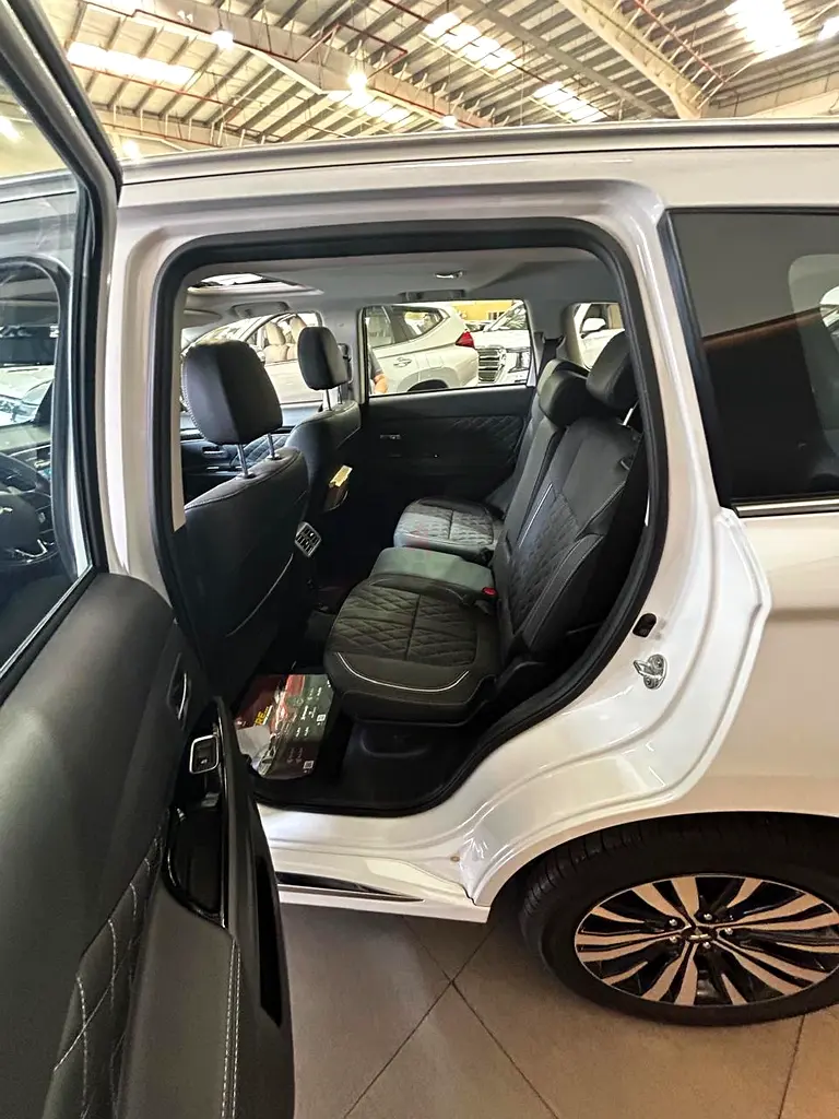 Mitsubishi Outlander Premium - Image 7