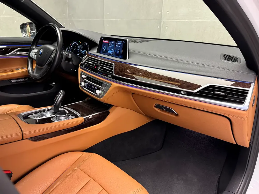 BMW 7-Series 730Li 2018 | GCC Specs | Pristine Condition - Image 11